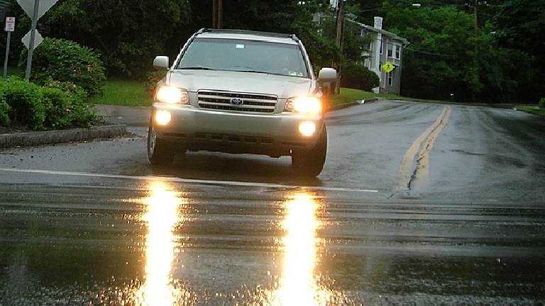 tim-hieu-cong-nghe-den-cho-o-to-halogen-hid-xenon-led-va-laser tim-hieu-cong-nghe-den-cho-o-to-halogen-hid-xenon-led-va-laser