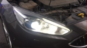 cach-bat-den-pha-tren-cac-xe-ford-focus1