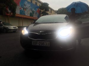 do-den-led-o-to-tai-nha-cho-khach-hang-tai-ha-noi