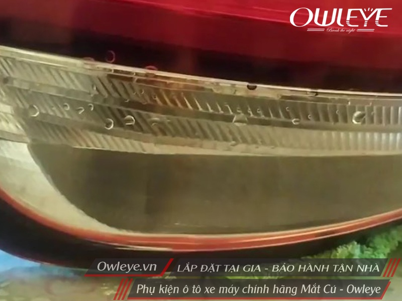 nguyen-nhan-va-cach-xu-ly-den-pha-o-to-bi-hap-hoi-nuoc