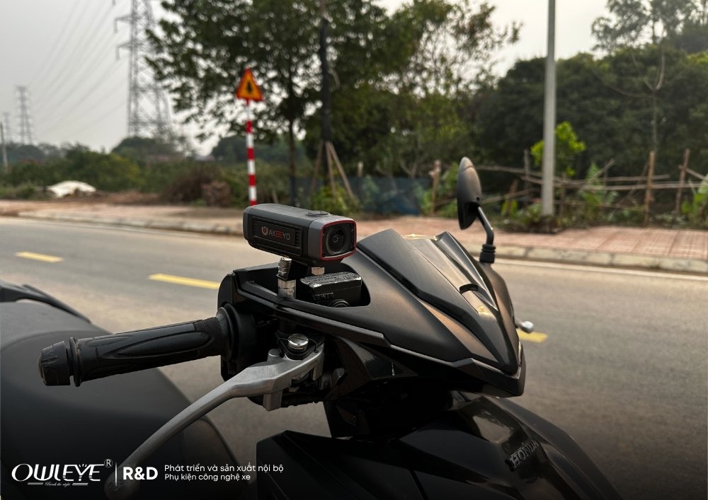 de-toi-ke-cho-ban-ve-camera-hanh-trinh-xe-may-akeeyo-nhat-ban 3