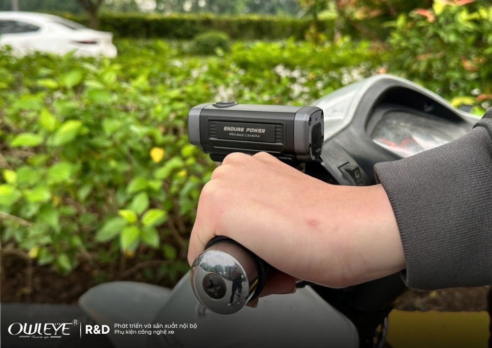 de-toi-ke-cho-ban-ve-camera-hanh-trinh-xe-may-akeeyo-nhat-ban 4