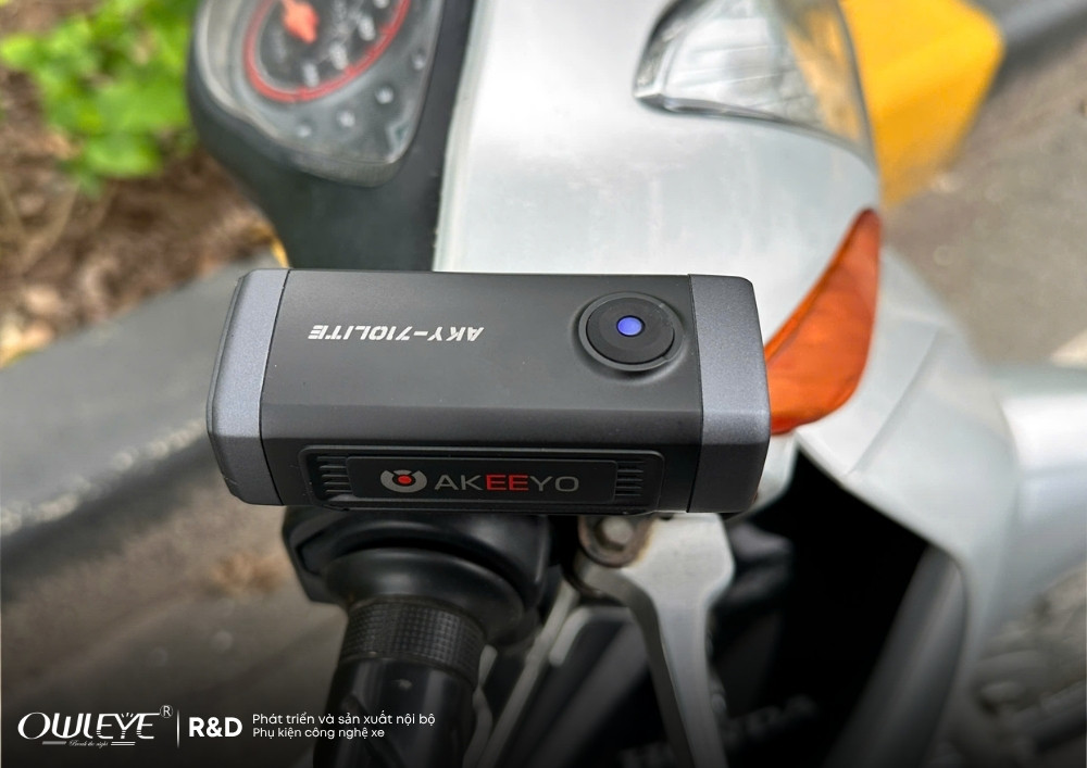 de-toi-ke-cho-ban-ve-camera-hanh-trinh-xe-may-akeeyo-nhat-ban 5
